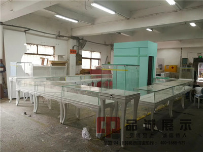 木制烤漆珠寶展柜保養(yǎng)指南 品誠(chéng)展示為您提供專(zhuān)業(yè)咨詢(xún)服務(wù)